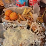 郑州人民路上这个黏不唧唧的奶酪炸鸡吼吼吃哇～ 