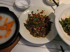 -阿瓦山寨·湘菜现炒·剁椒鱼头王(咸阳总店)