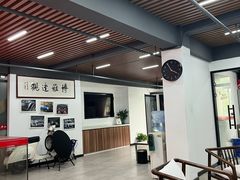 -爱车行 奥迪 奔驰 宝马 保时捷 路虎 专业 维修保养 原厂 奥迪改装升级 中心(静安店)