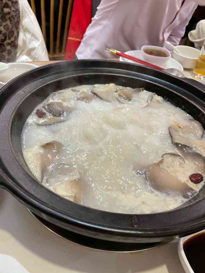 好彩猪肚鸡火锅(康宁街店)-"每周都回来,好吃都先不说,环境和服务都特