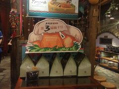 -老牌坊云南鱼豆花火锅(爱建店)