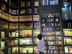 -钟书阁(松江泰晤士小镇店)