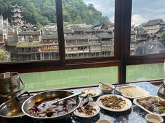-临江餐馆二楼美食部落