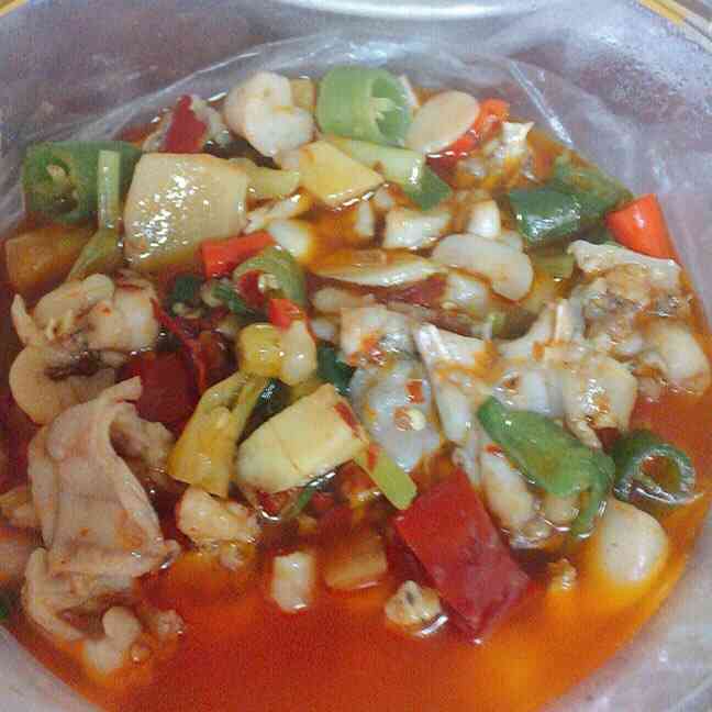 打分 点了一份泡椒牛蛙的外卖来吃,味道倒也还好,就是辅料太多,牛蛙肉