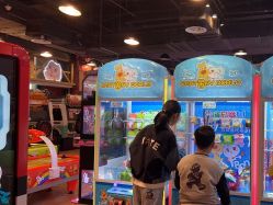 -卡通尼乐园(五彩世界店)