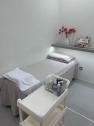 -苗方清颜专业祛痘·皮肤管理