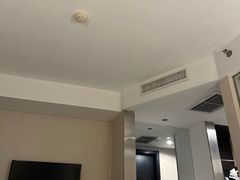 -桔子酒店(上海西藏北路地铁站店)