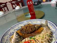 -梓檚中餐厅湖北菜小龙虾武昌鱼排骨藕汤(黄鹤楼店)