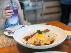 -Chom Cafe and Restaurant