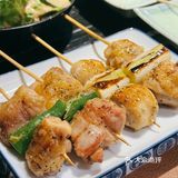 日式居酒屋的氛围，开放式的厨房。特别有氛围