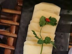 -老牌坊云南鱼豆花火锅(哈西万达店)