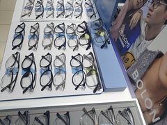 -美式眼镜·授权蔡司.依视路.尼康.豪雅.明月(人民广场店)