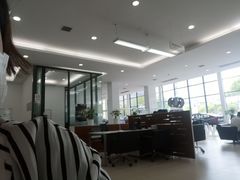-上海宝信宝马4S店