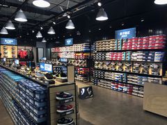 -SKECHERS 斯凯奇(上海国际时尚中心店)