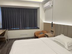-欧辰国际酒店(重庆欢乐谷轻轨站店)
