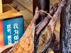 -帅巴人舅母子腊蹄民俗村
