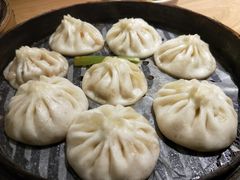 鸡肉灯笼灌汤小笼包-草包包子铺(宽厚里店)