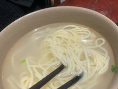 -亮亮面馆(经六路店)