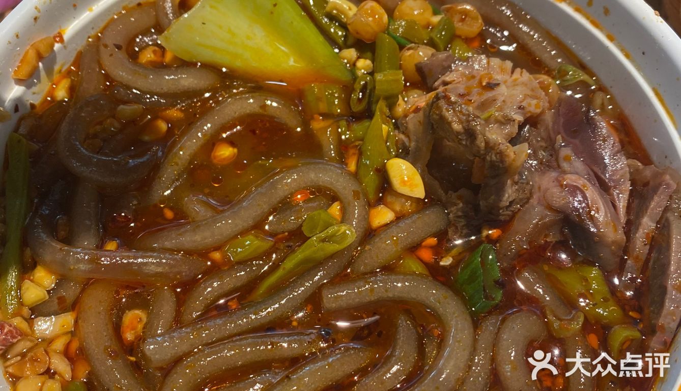 我一个女孩吃了两个牛肉烧饼，冰外酥里嫩