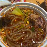 我一个女孩吃了两个牛肉烧饼，冰外酥里嫩
