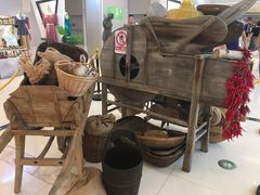 -时尚MEGO商业广场(华新地铁店)