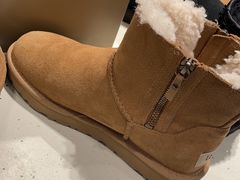 -UGG(燕莎奥特莱斯购物中心店)