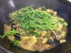 -粘豆包柴火铁锅炖