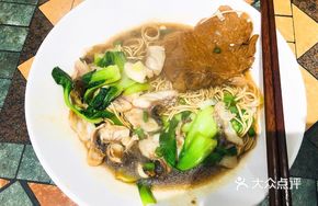 White Soup Black Fish Large Pork Chop Noodles