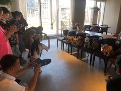 等位区-百好乐宠物友好餐厅(朝外大街店)