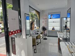 -光明眼镜·蔡司授权(徐泾店)