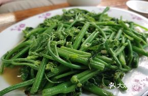 Stir-Fried Melon Sprouts