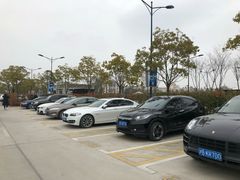 -奕欧来上海购物村停车场