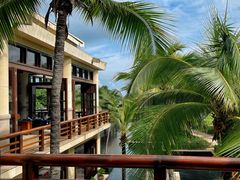 -亚龙湾喜来登·美景台大堂吧