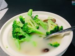 鸡枞菌烩西兰花-赠李白·如诗的川味(余杭万达广场店)