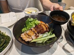 炭烤猪颈肉沙拉-美奈小馆·越南料理(中航城君尚购物中心店)