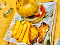 夏威夷凤梨牛肉汉堡-LO CALCOW卡路力轻食主义餐厅(陆家嘴店)