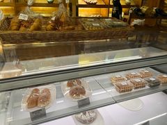 面包甜点陈列柜-丽都DELICATESSEN熟食店