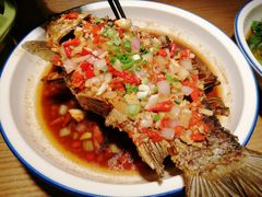 香煎鲫鱼-费大厨辣椒炒肉(万家丽一店)