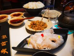 -老牌坊云南鱼豆花火锅(哈西万达店)