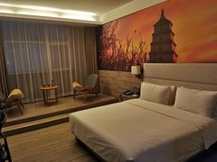 -西安大雁塔科技大学地铁站亚朵酒店