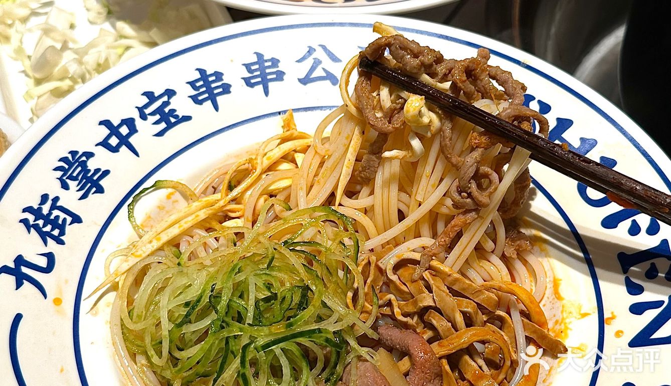 去解放碑一定要吃的螺蛳粉火锅！好吃死了！！！