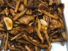 鲜辣茶树菇炒牛柳-便宜坊烤鸭店(航天桥店)
