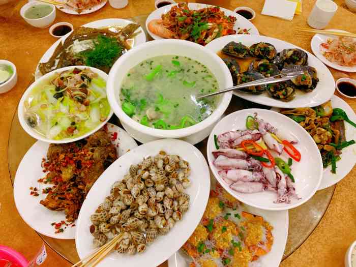 打分 今天公司团建包游艇出海,回来肚肚也是比较饿,开车到水头海鲜街