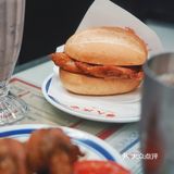以为会吃到查餐厅一样的大～鸡翅膀 但以为只能是以为