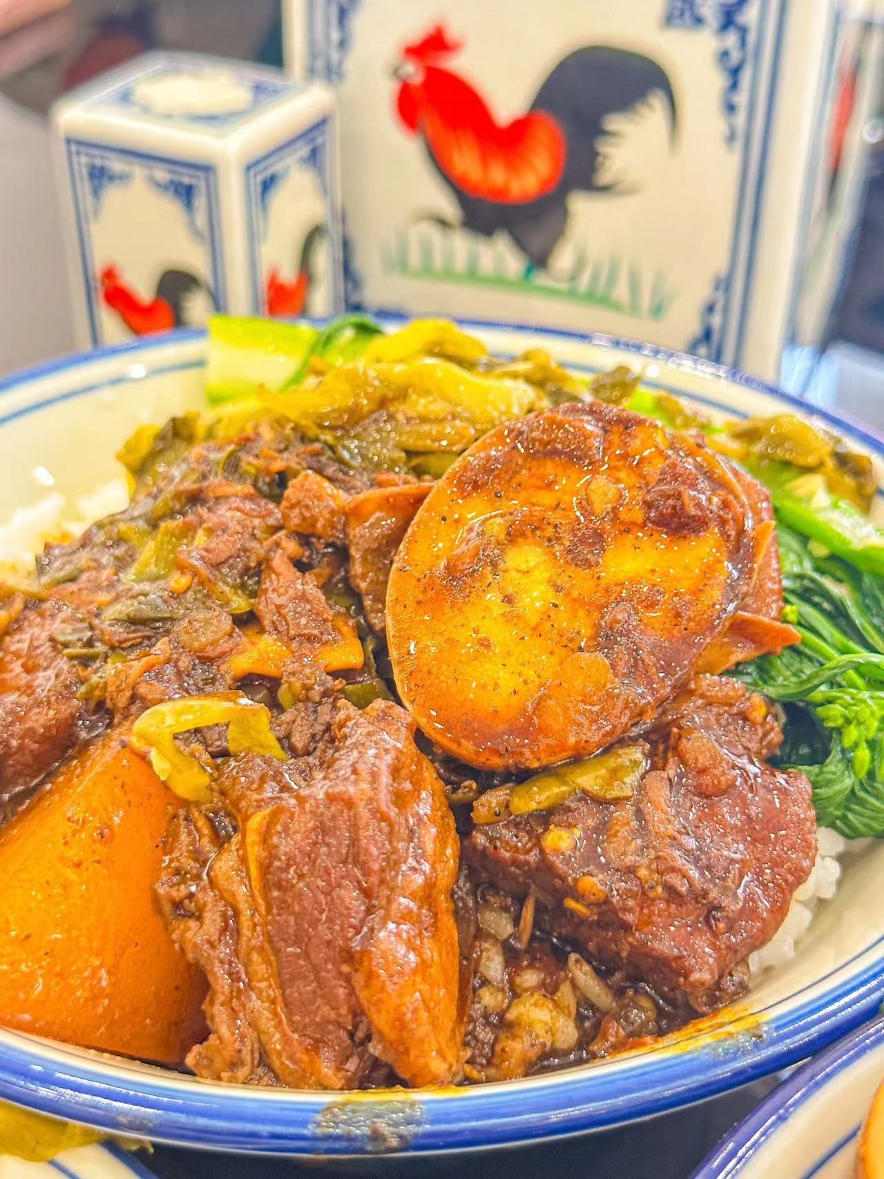 点一份套餐的话就是一份牛腩饭+牛骨汤   米饭和牛骨