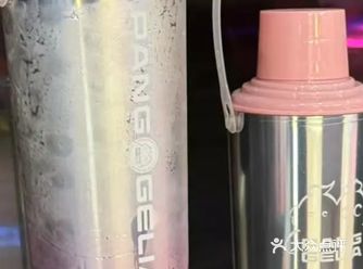 糯叽叽爱好者必吃！胖哥俩鸡爪   锅底：鸡爪煲一端上