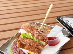 牛肉芝士三明治（*配薯條）-SAANCI山池咖啡(海上世界文化艺术中心店)