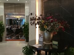 等位区-御花园·粤菜·海鲜火锅(中山公园店)