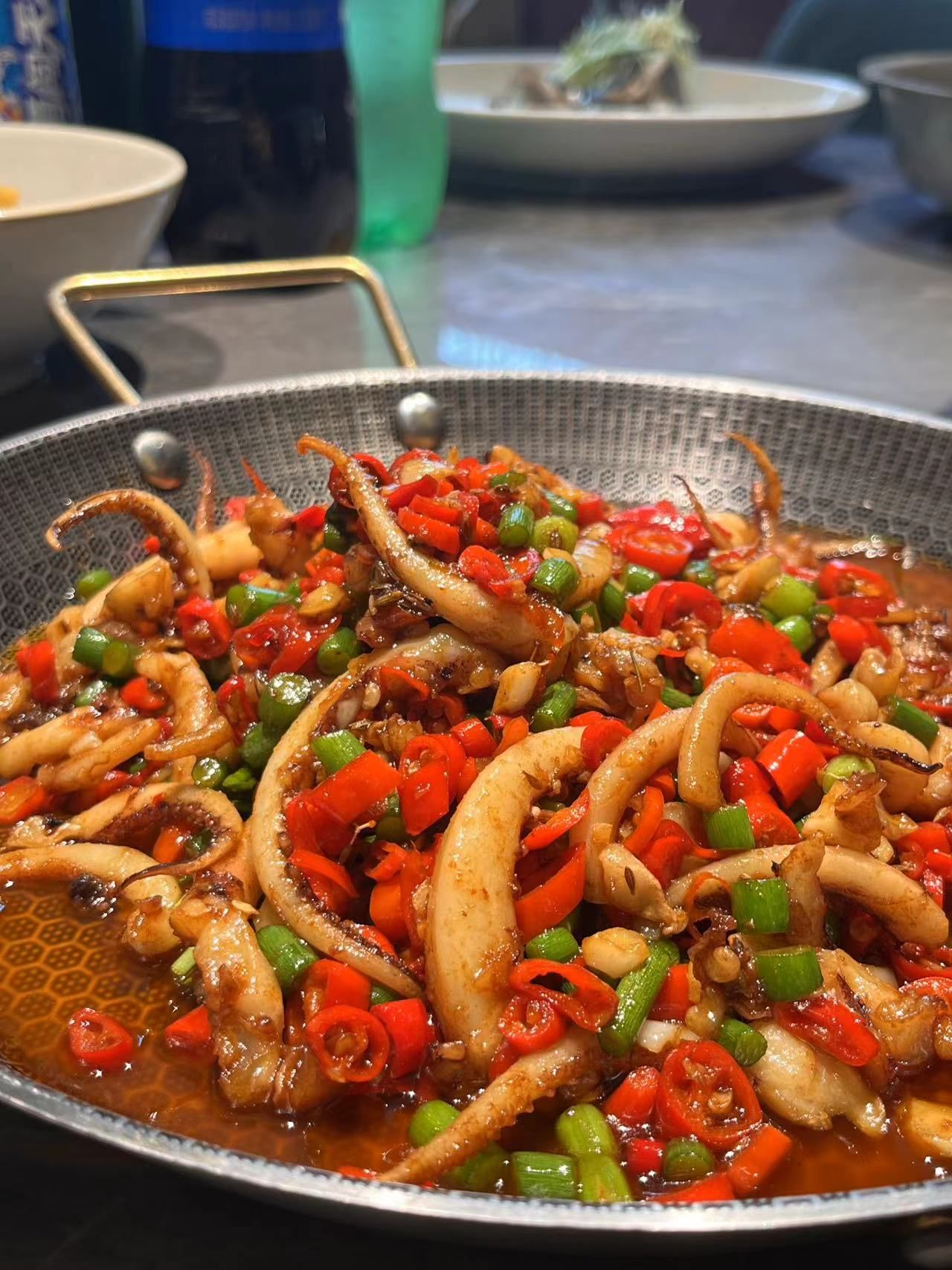 平底锅里的鱿鱼须狂欢