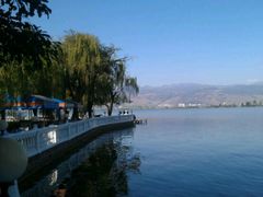 邛海边喝茶-西昌邛海宾馆